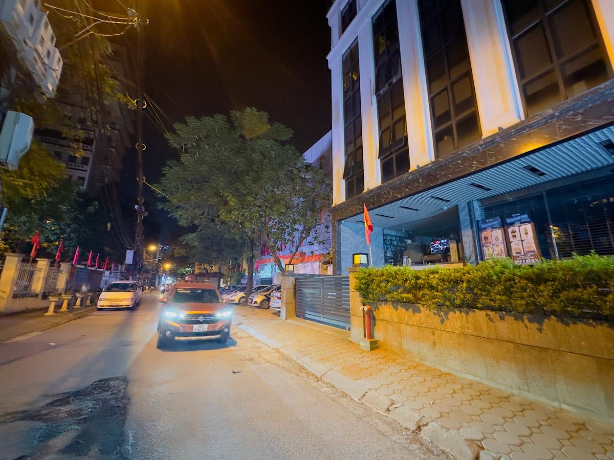 Siêu Phẩm 220m2 Mặt Phố Võng Thị, Bưởi, Tây Hồ. Nhà 8 Tầng Thang Máy, Mặt Tiền 13M, Giá 110 Tỷ 2
