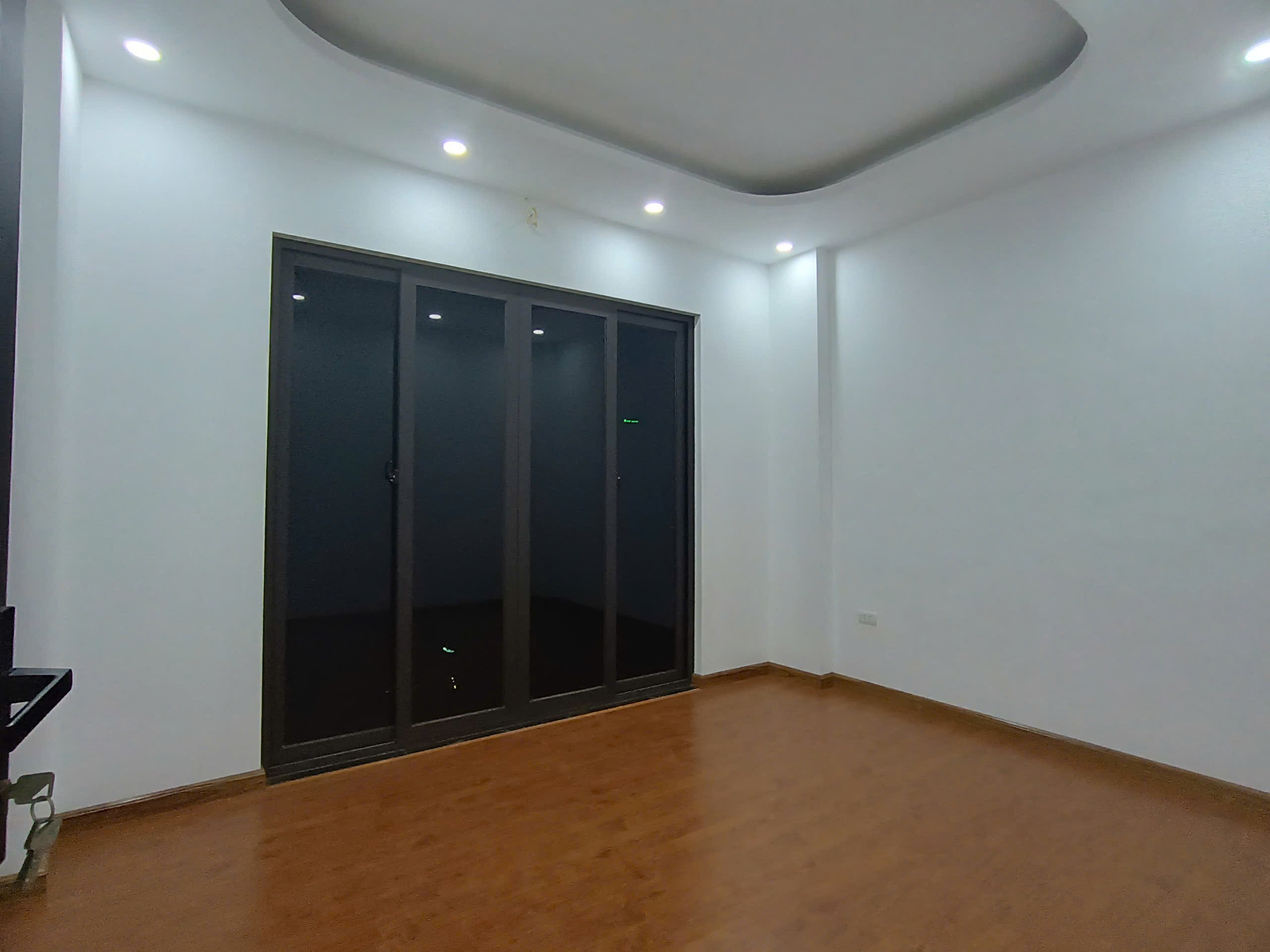 Bán nhà Tứ Hiệp, 42m2 x 5 tầng, mặt tiền 4.2m giá 5.4 tỷ 2