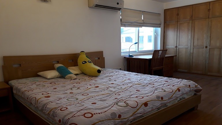 Cho thuê căn hộ 2PN, rộng 90m2 tại Xuân Diệu, Tây Hồ, đủ đồ, có ban công 6