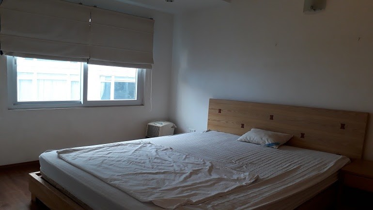 Cho thuê căn hộ 2PN, rộng 90m2 tại Xuân Diệu, Tây Hồ, đủ đồ, có ban công 8