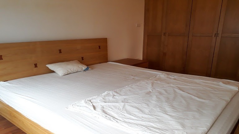 Cho thuê căn hộ 2PN, rộng 90m2 tại Xuân Diệu, Tây Hồ, đủ đồ, có ban công 9