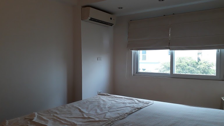 Cho thuê căn hộ 2PN, rộng 90m2 tại Xuân Diệu, Tây Hồ, đủ đồ, có ban công 10