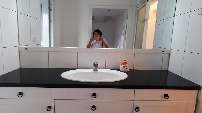 Cho thuê căn hộ 2PN, rộng 90m2 tại Xuân Diệu, Tây Hồ, đủ đồ, có ban công 11