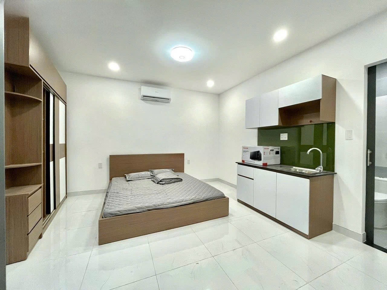 12 CHDV PHÚ NHUẬN LUÔN FULL PHÒNG - 7 TẦNG HẺM XE HƠI - DOANH THU 85TR/THÁNG - GIÁ 23T 11