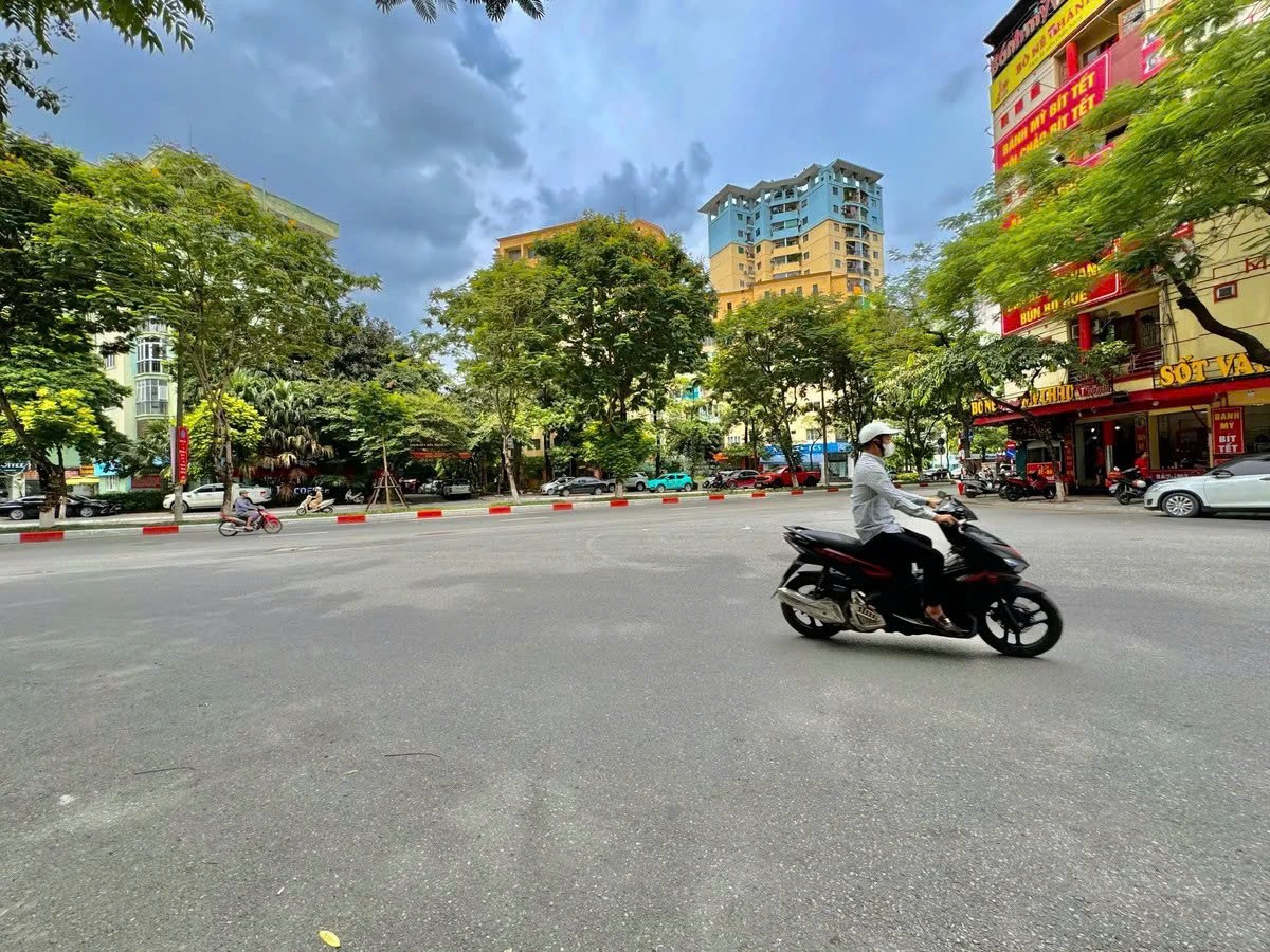 NHÀ MẶT PHỐ TRẦN ĐĂNG NINH - ĐẦU PHỐ TRẦN QUÝ KIÊN - VỈA HÈ 5M - THÔNG CẦU GIẤY