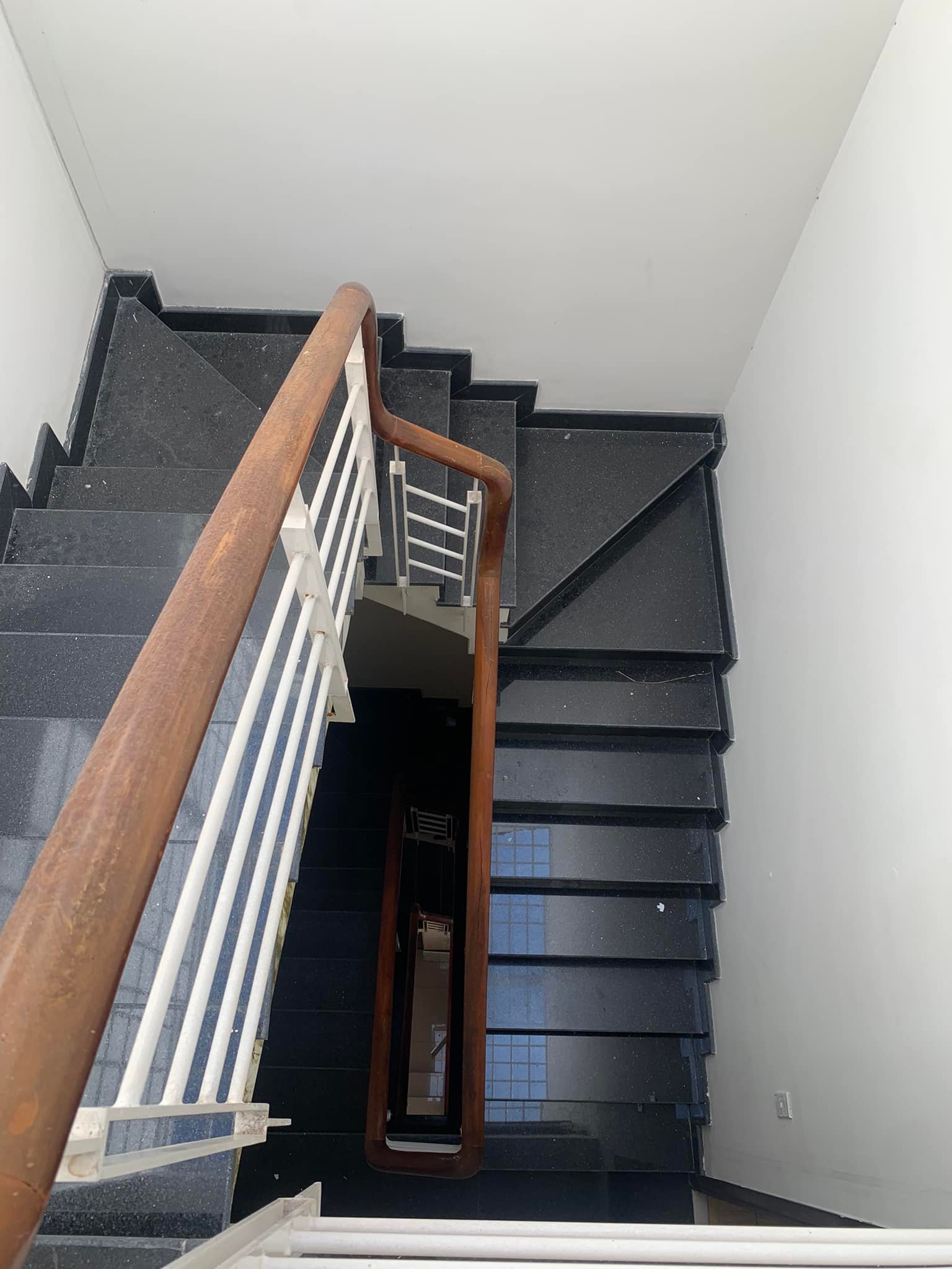 Bán nhà mặt tiền Hòa Bình-cạnh Đầm Sen-nhà mới-4 tầng-6PN-140m2 chỉ 12 tỷ 3