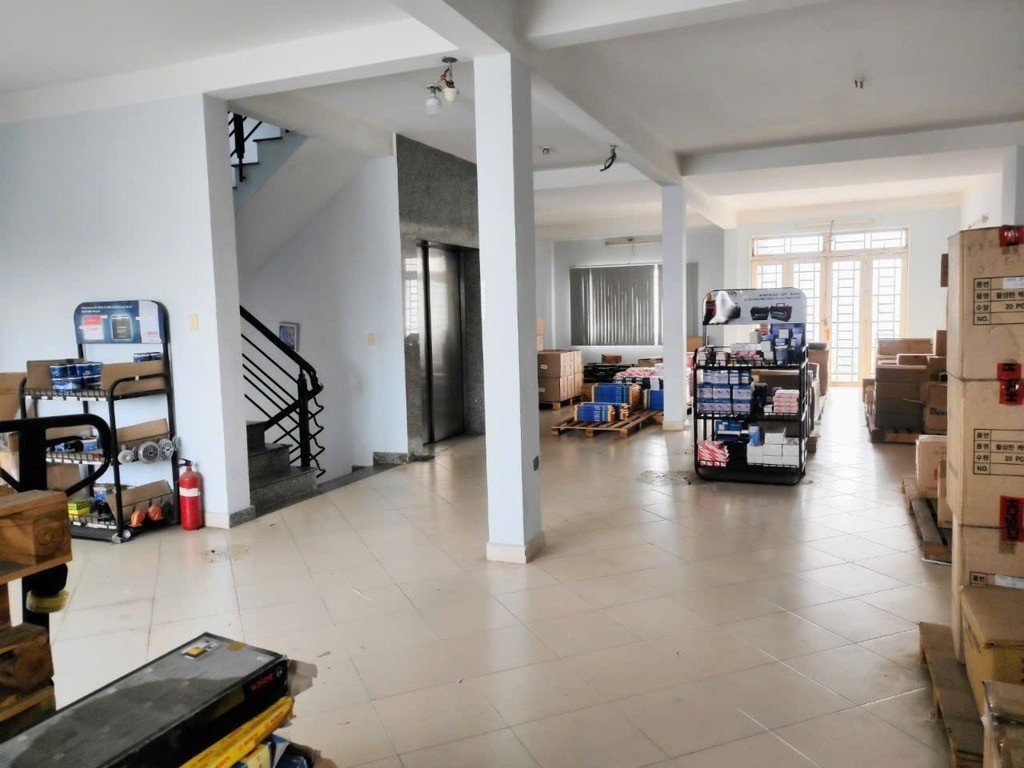 Bán nhà mặt tiền Lê Bôi 9x16 xây dựng 7 tầng chỉ 23 tỷ 5 2