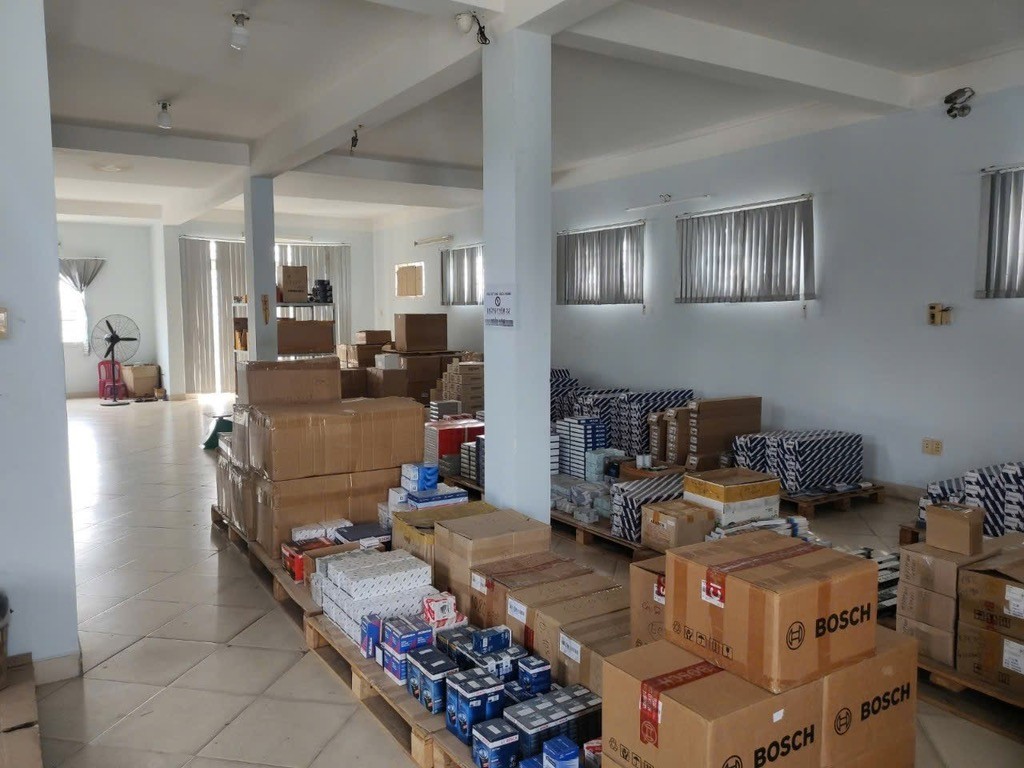Bán nhà mặt tiền Lê Bôi 9x16 xây dựng 7 tầng chỉ 23 tỷ 5 4