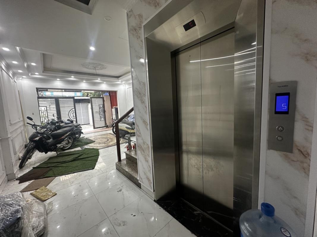 BÁT KHỐI 16 tỷ 95m MẶT TIỀN 5.5m NGÕ Ô TÔ,GARA THANG MÁY,LONG BIÊN 4
