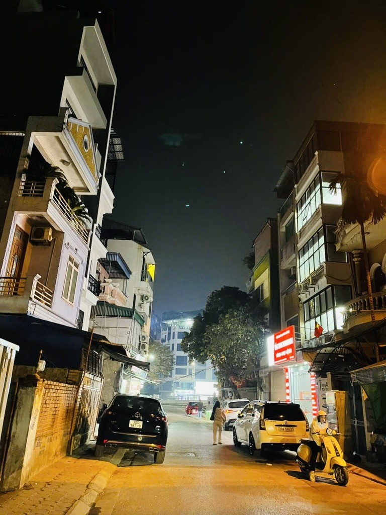 BÁN NHÀ NGỌC LÂM 32 tỷ 95m VỈA HÈ 3 Ô TÔ TRÁNH,HAI MẶT NGÕ,LONG BIÊN 2
