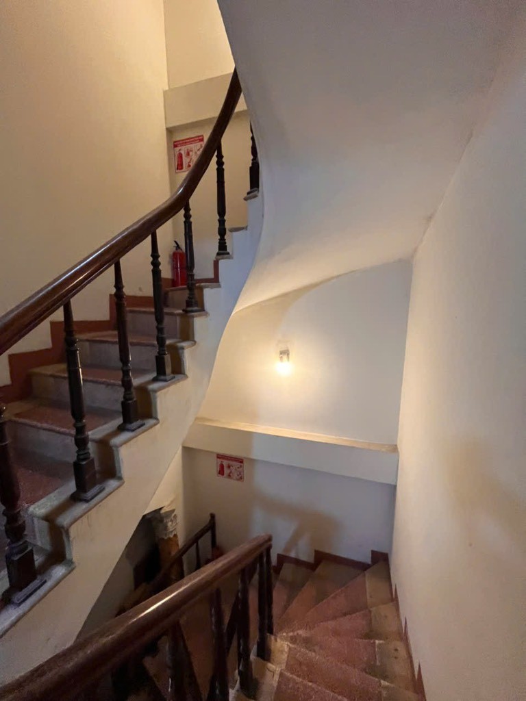 Bán nhà Ngọc Khánh, Ba Đình, lô góc, 2 thoáng, 50m2, 5 tầng, Mt 5.9m, chỉ 16.9 tỷ 2