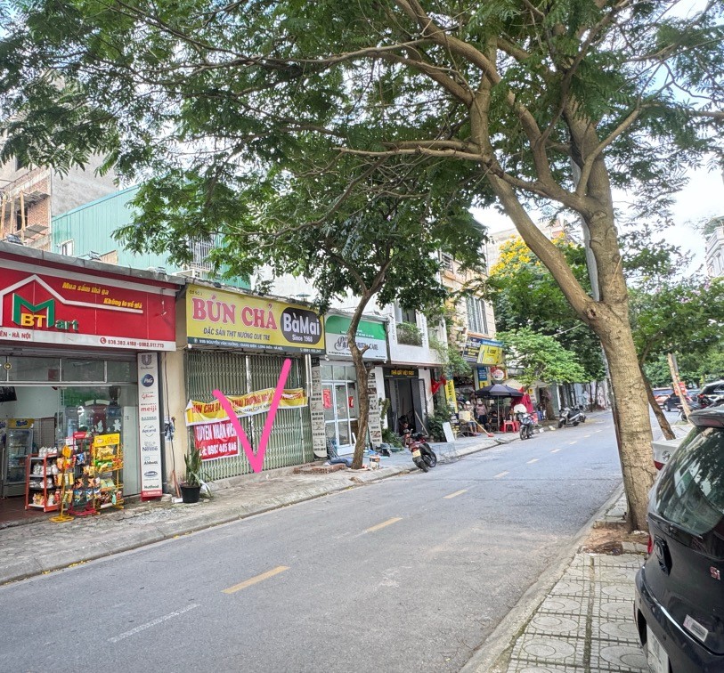 MẶT PHỐ NGUYỄN VĂN HƯỞNG 23 tỷ 70m MẶT TIỀN 6m KINH DOANH CHO THUÊ ĐỈNH,LONG BIÊN