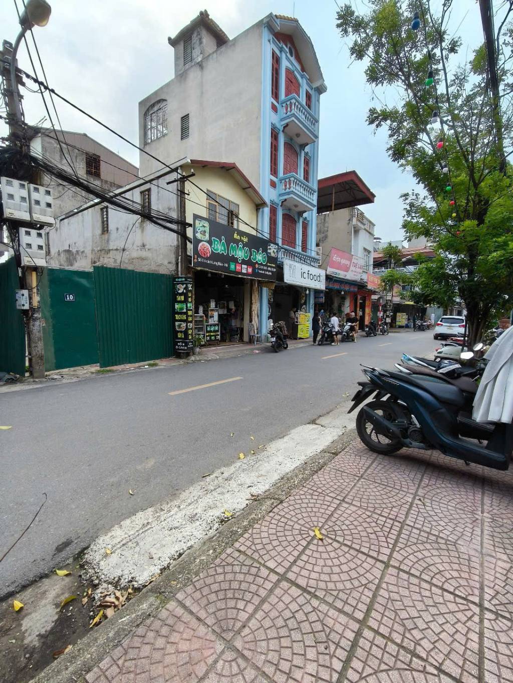 MẶT PHỐ Ô CÁCH 15 tỷ 66m VỈA HÈ KINH DOANH CHO THUÊ ĐỈNH,LONG BIÊN 3