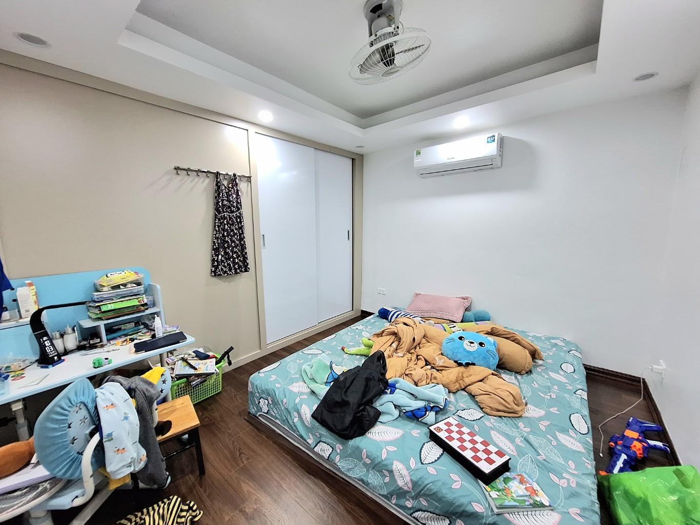 Bán nhà Tập thể Z gần ĐH Bách khoa, Kinh tế, Xây dựng 100m2. Giá: 4.3 tỷ 3