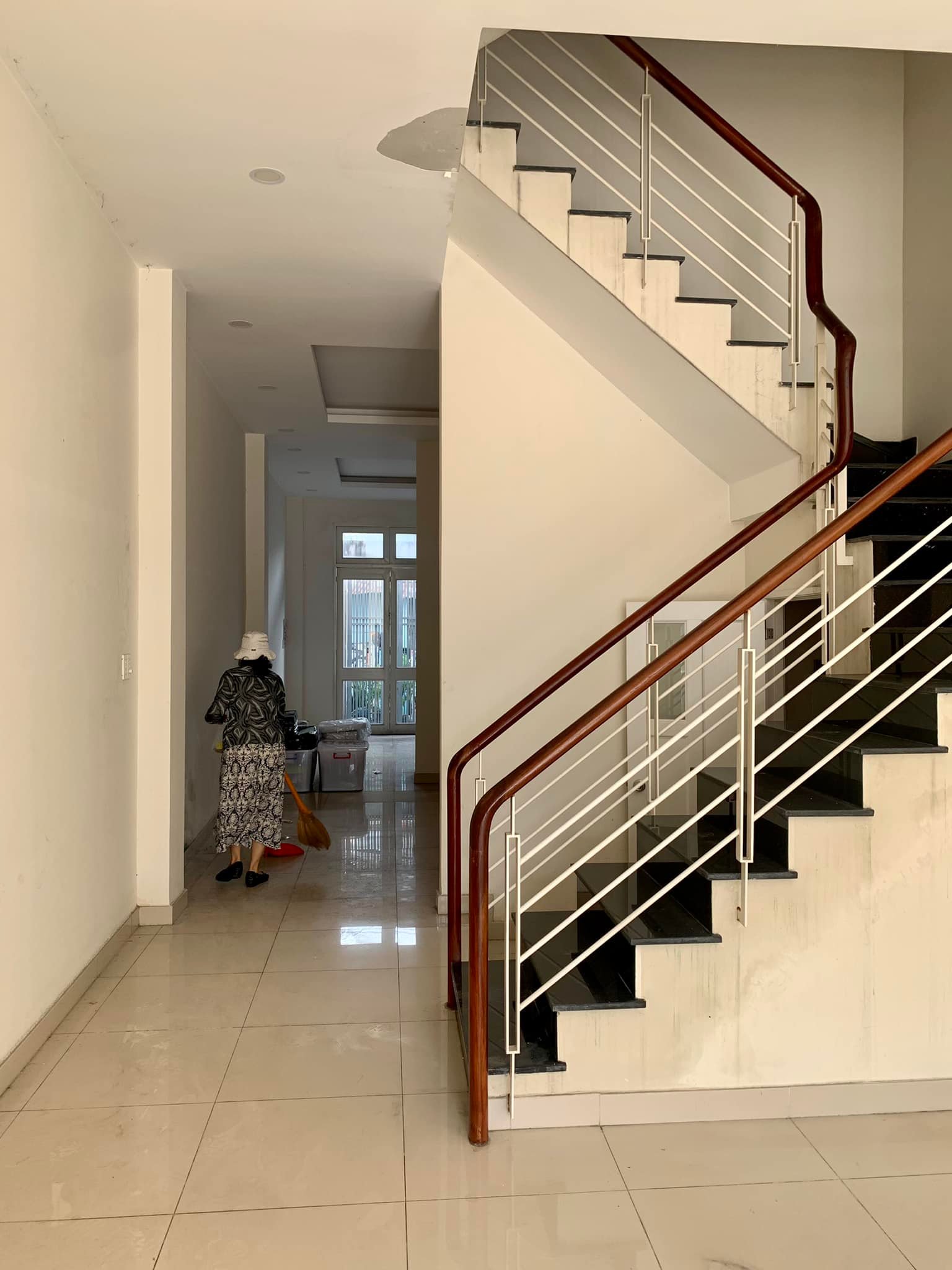 Bán nhà mặt tiền Hòa Bình-cạnh Đầm Sen-nhà mới-4 tàng-6PN-140m2 chỉ 12 tỷ 2