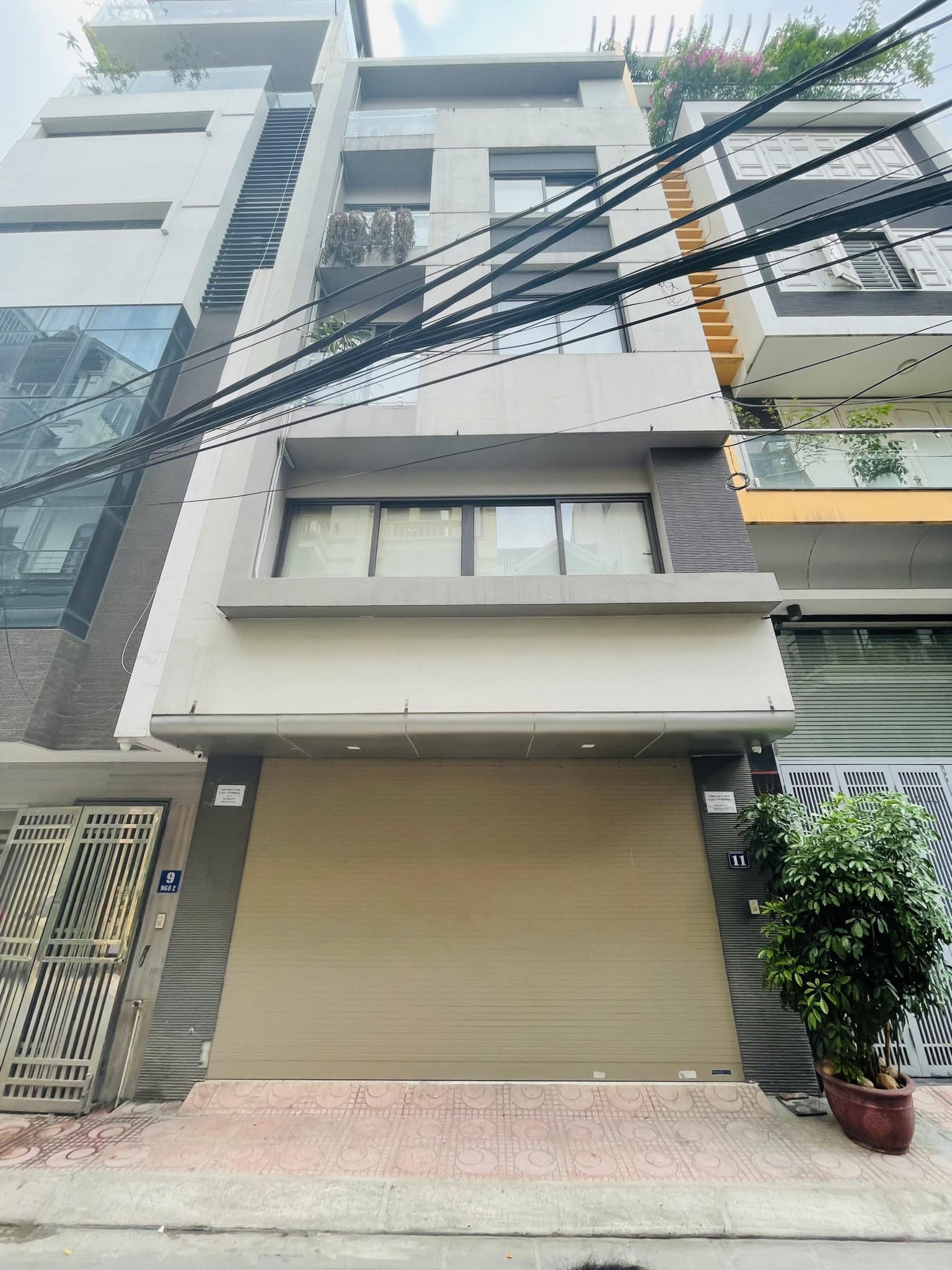 Bán nhà Nguyễn Chí Thanh, Đống Đa, ngõ rộng 5m, ô tô 7 chỗ vào nhà thoải mái. Giá 17,8 tỷ 2