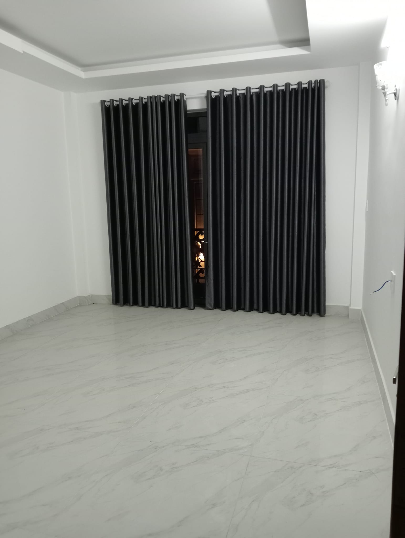 Bán nhà mặt tiền Đào Duy Từ-ngang 4.2m-4 tầng-sổ vuông-kinh doanh cục tốt