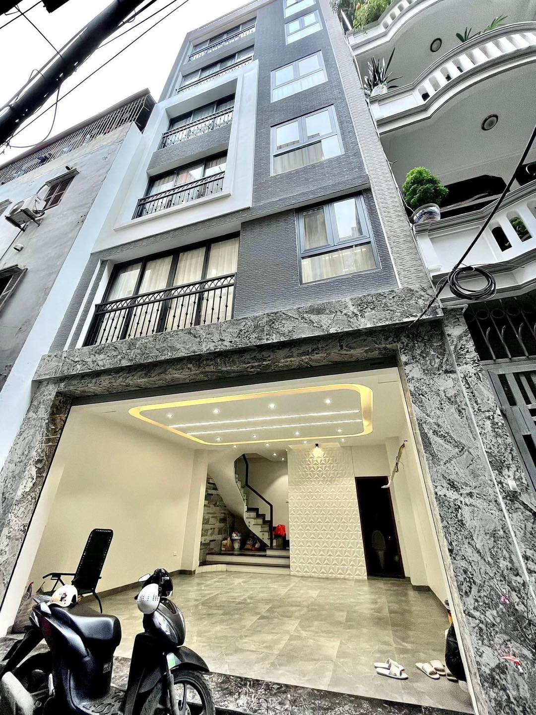 Bán nhà Vĩnh Phúc, Ba Đình, 6 tầng thang máy, 20m ra mặt phố, nhà đẹp ở ngay. Giá 11 tỷ