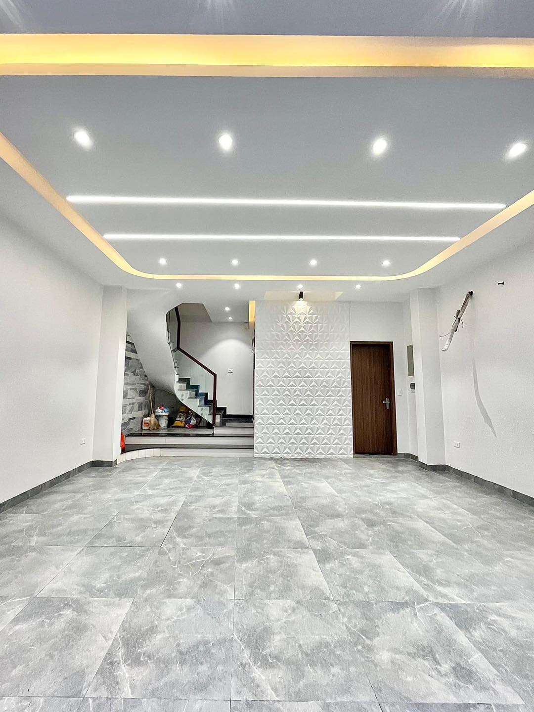 Bán nhà Vĩnh Phúc, Ba Đình, 6 tầng thang máy, 20m ra mặt phố, nhà đẹp ở ngay. Giá 11 tỷ 4