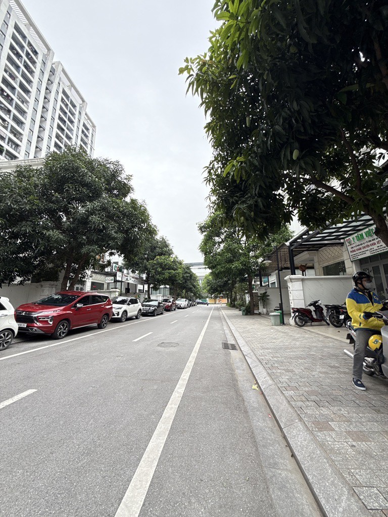 KHU NHÀ VINHOMES LONG BIÊN 65 tỷ 176m MẶT TIỀN 8m,VIEW NỘI KHU 2