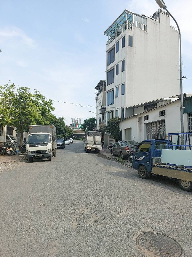 BÁN NHÀ BÁT KHỐI 10 tỷ 65m VIEW HỒ ĐIỀU HÒA, LONG BIÊN 2