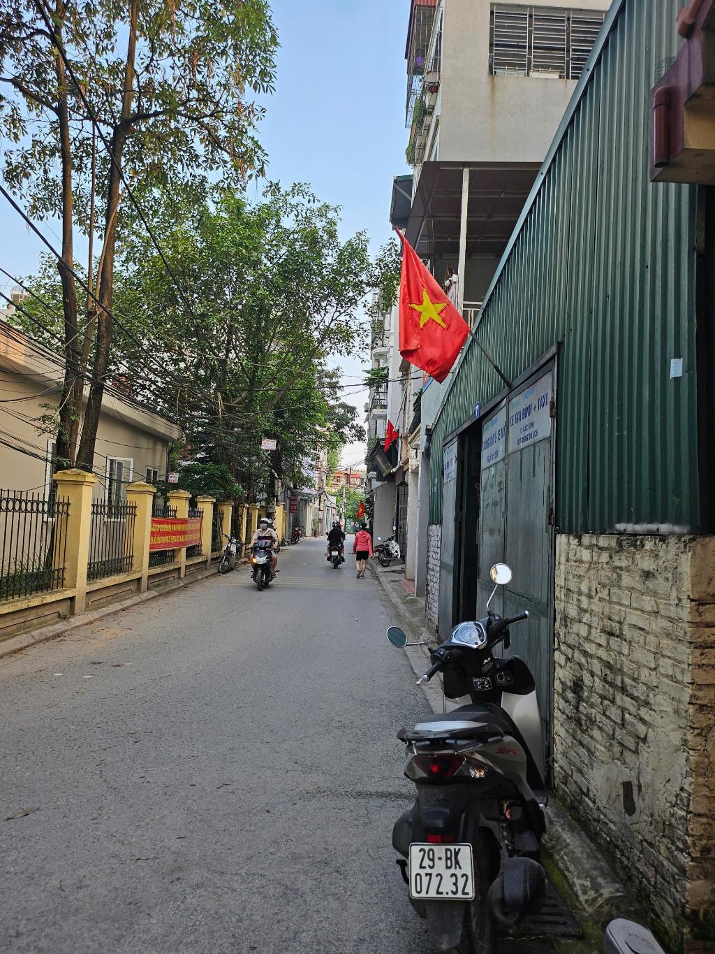 NHÀ C4 GIA QUẤT 22 tỷ 125m MẶT TIỀN 8m NGÕ Ô TÔ KINH DOANH,LONG BIÊN 2
