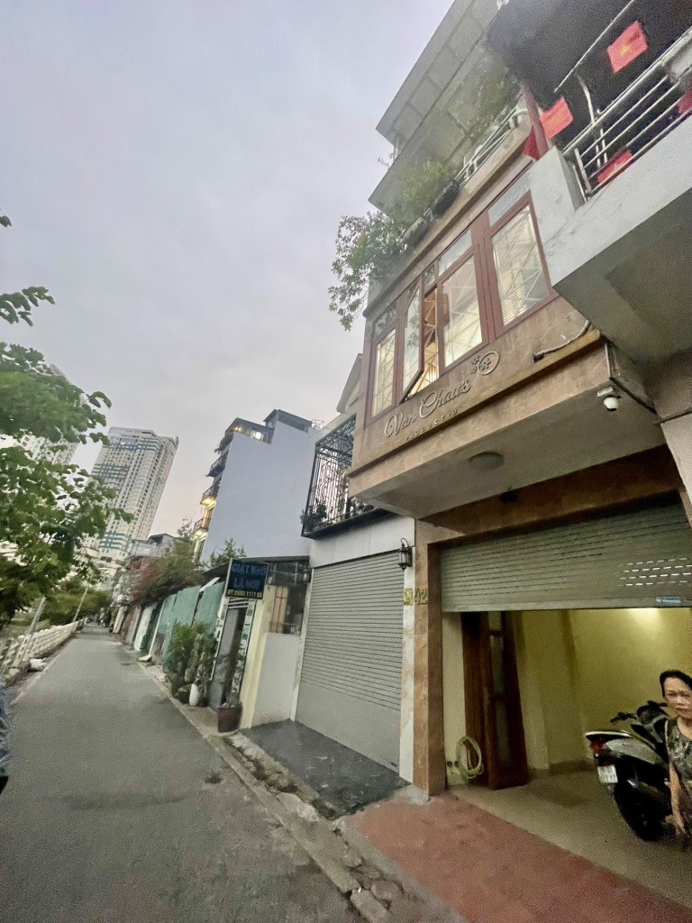 BÁN NHÀ LONG BIÊN 19 tỷ 70m VIEW HỒ,Ô TÔ ĐỖ CỬA,LONG BIÊN 2