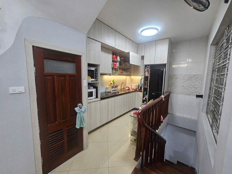 Bán nhà Hoàng Hoa Thám, Ba Đình, lô góc, ngõ thông 3 gác, 30m2, 5 tầng, chỉ 9.4 tỷ 2