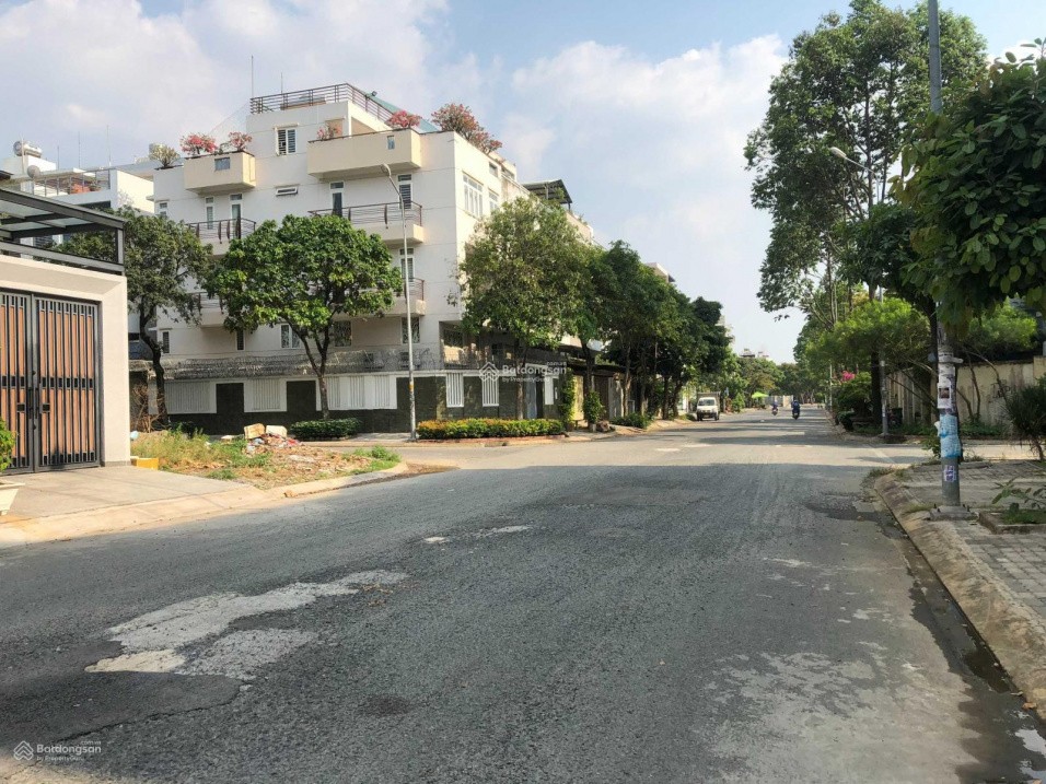 1 số lô đất vị trí đẹp giá tốt chủ gửi bán gấp tại D/A Nam Long quận 9 giá bán từ 9 tỷ. 2
