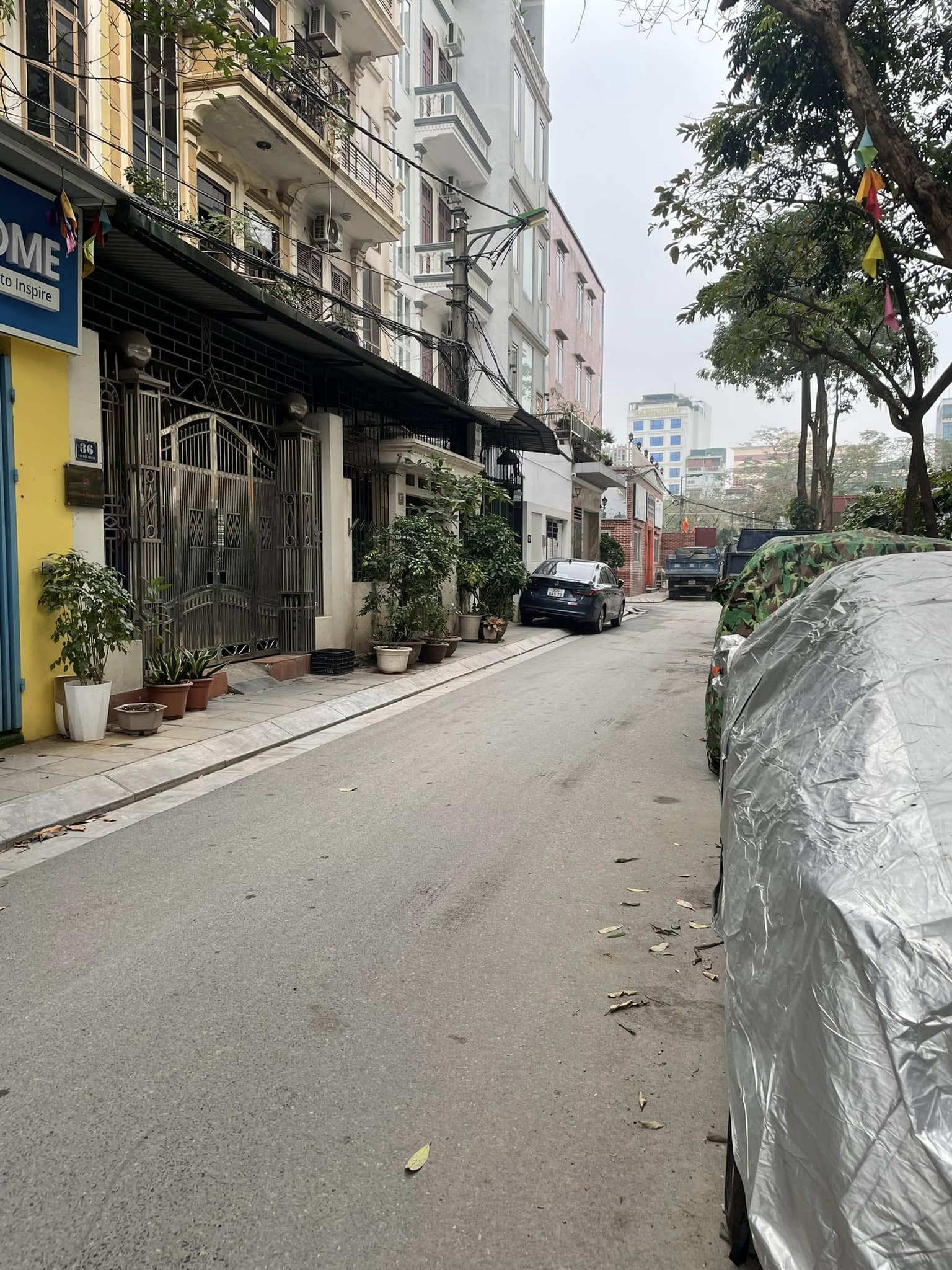 Bán nhà Vạn Phúc, Ba Đình, dt 50m, phân lô, ô tô vào nhà, vài bước ra mặt phố. Giá 21 tỷ 2