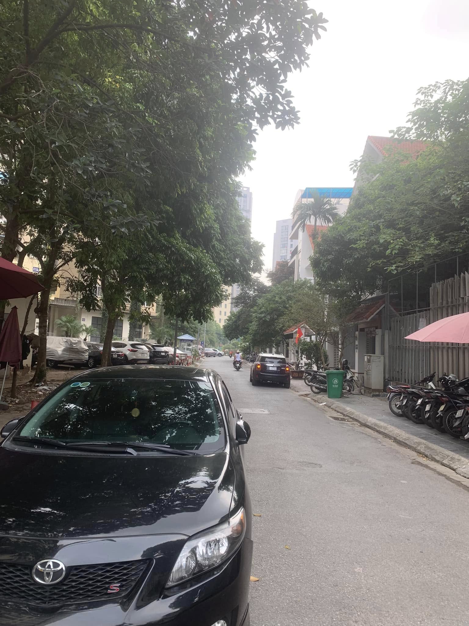 Bán biệt thự phố Vĩnh Phúc, Ba Đình, phân lô, ô tô tránh, lô góc thoáng đẹp. Giá 38.5 tỷ