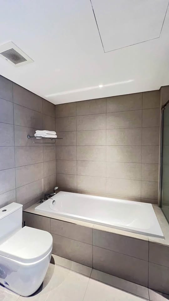 Cần bán Căn hộ chung cư đường Hoàng Quốc Việt, Phường Bãi Cháy, Diện tích 75m², Giá 4.3 Tỷ 4