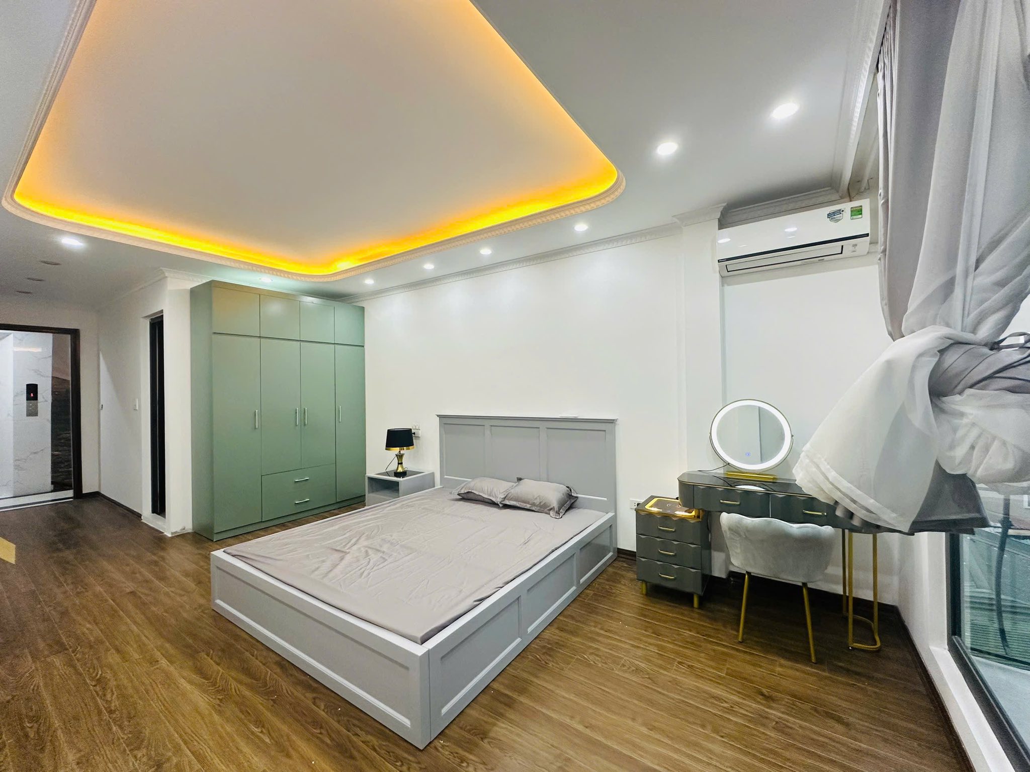 PHÂN LÔ ÔTÔ TRÁNH-VỈA HÈ-43M 6T THANG MÁY 18xTỶ-NỘI THẤT SANG XỊN-HỒNG HÀ BA ĐÌNH