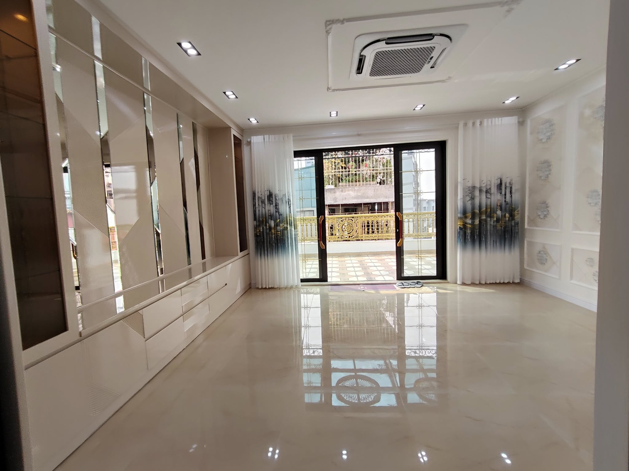 Mặt Phố Đảo Trúc Bạch 60M2 4 Tầng MT 4M 31.5 Tỷ Nhà Mới Đẹp 2 Mặt Trước sau 4