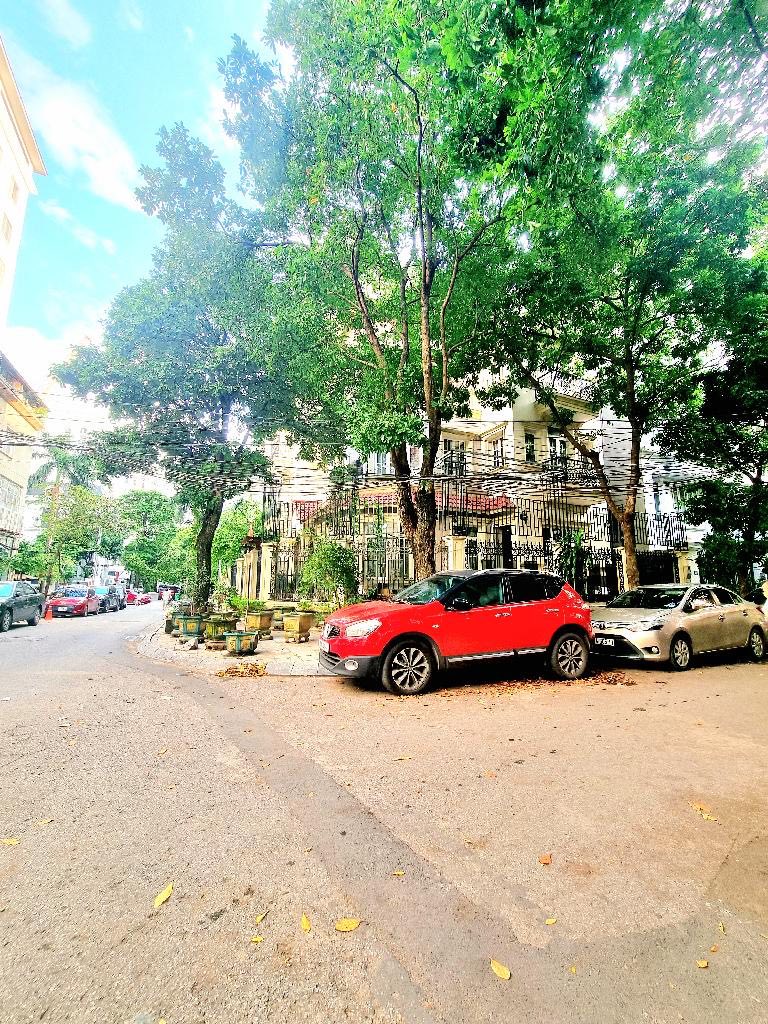 Bán nhà VIP Linh Đàm, 3 mặt thoáng, vỉa hè rộng,ô tô dừng đỗ, kinh doanh đỉnh, 75m2, 26,5 tỷ