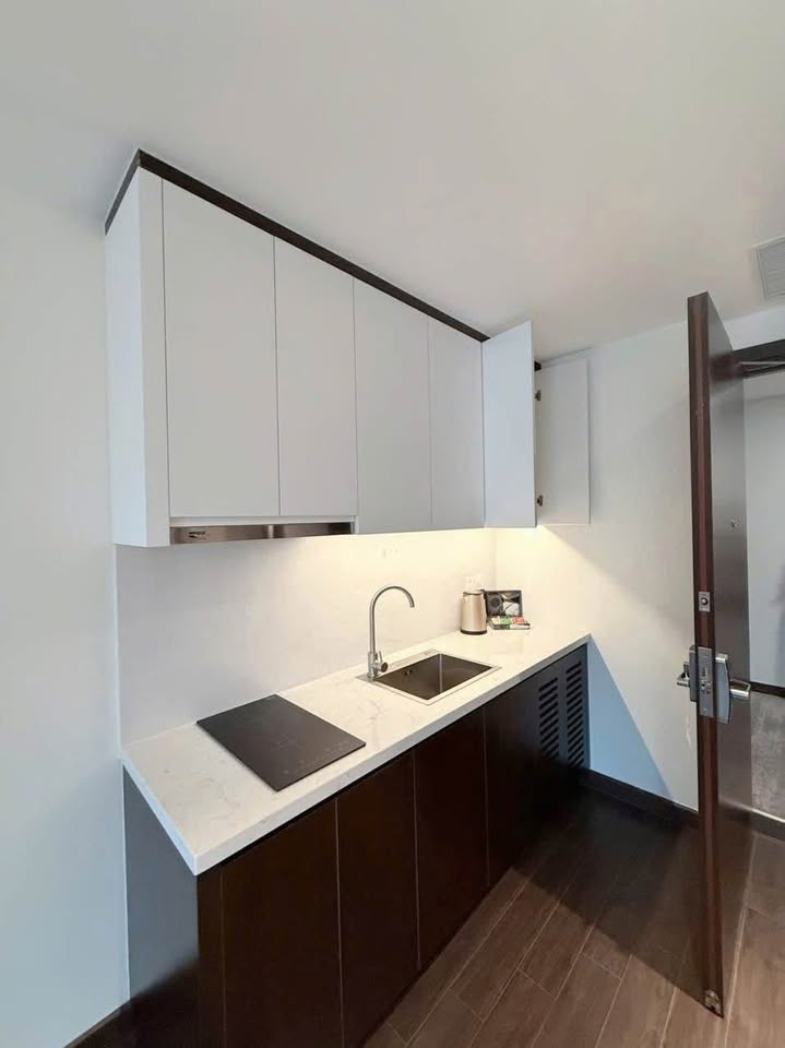 Cần bán Căn hộ chung cư đường Hoàng Quốc Việt, Phường Bãi Cháy, Diện tích 37m², Giá 1.69 Tỷ 9