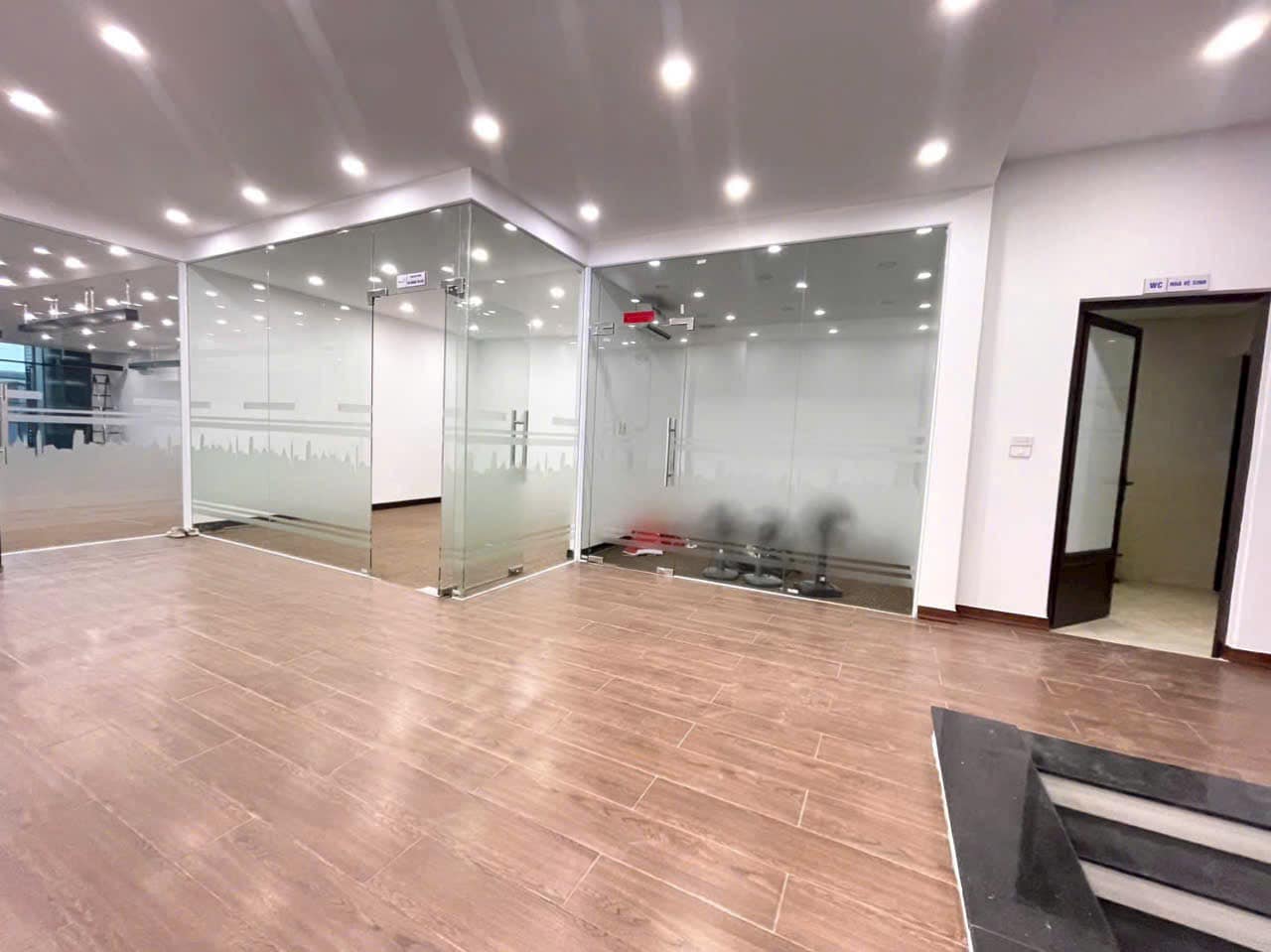 Cho thuê căn nhà 3.5 tầng mặt đường đôi Nguyễn Lương Bằng, TP HD, 217m2, mt 8.1m, KD tốt 4