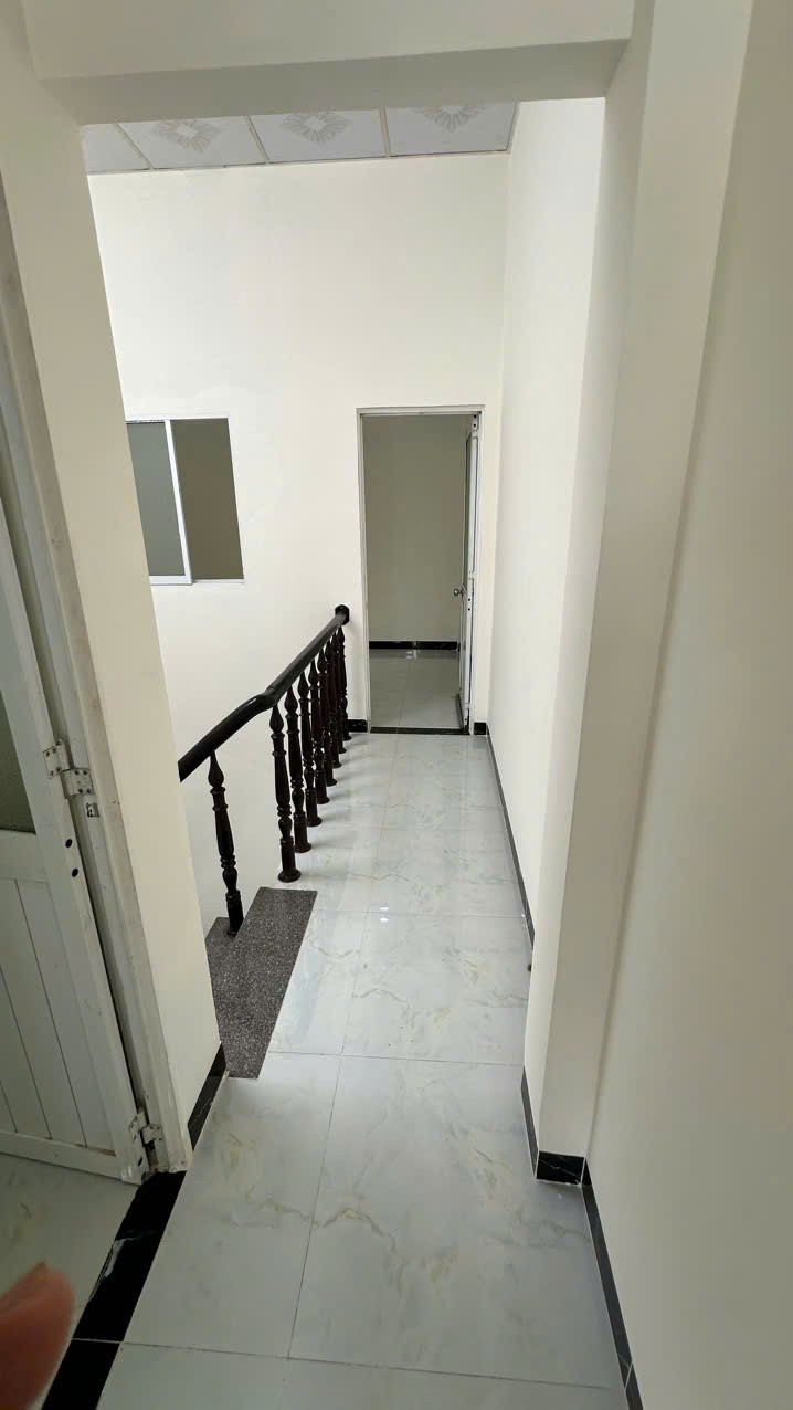 Bán nhà đẹp 2 tầng 3PN đường oto khu Hòn Xện Vĩnh Hòa giá rẻ 3ty5- Diện tích 4m x 15,57m.- 5