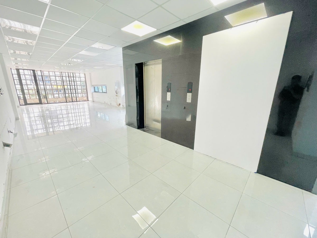CHO THUÊ NHÀ MẶT PHỐ 3/2, Q.10, 8 TẦNG, 800 M2, 170TR/THÁNG 2