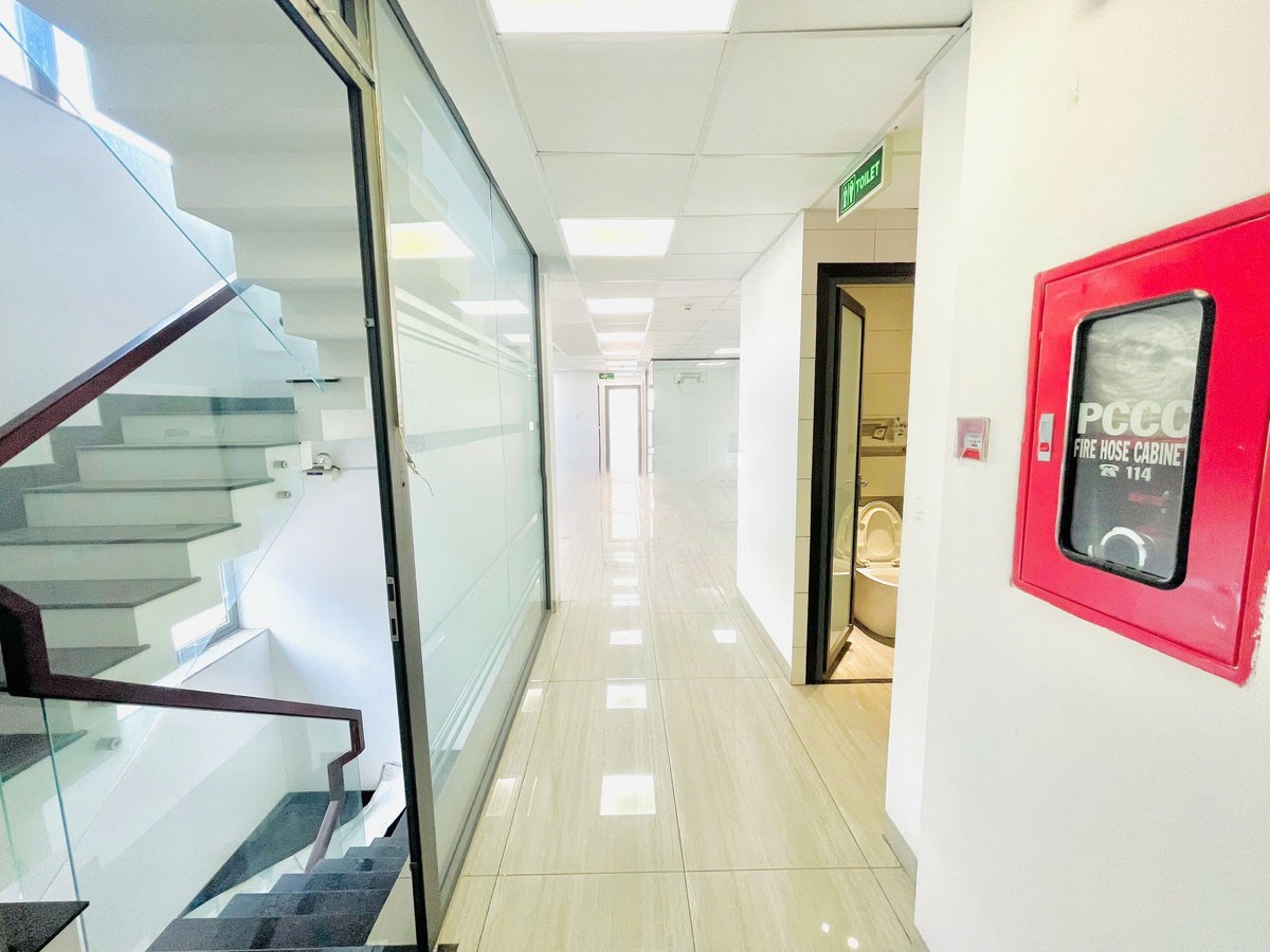 CHO THUÊ NHÀ MẶT PHỐ 3/2, Q.10, 8 TẦNG, 800 M2, 170TR/THÁNG 4