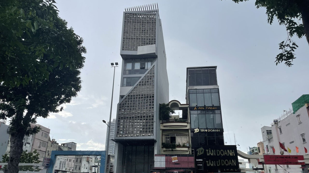 CHO THUÊ NHÀ MẶT PHỐ 3/2, Q.10, 8 TẦNG, 800 M2, 170TR/THÁNG