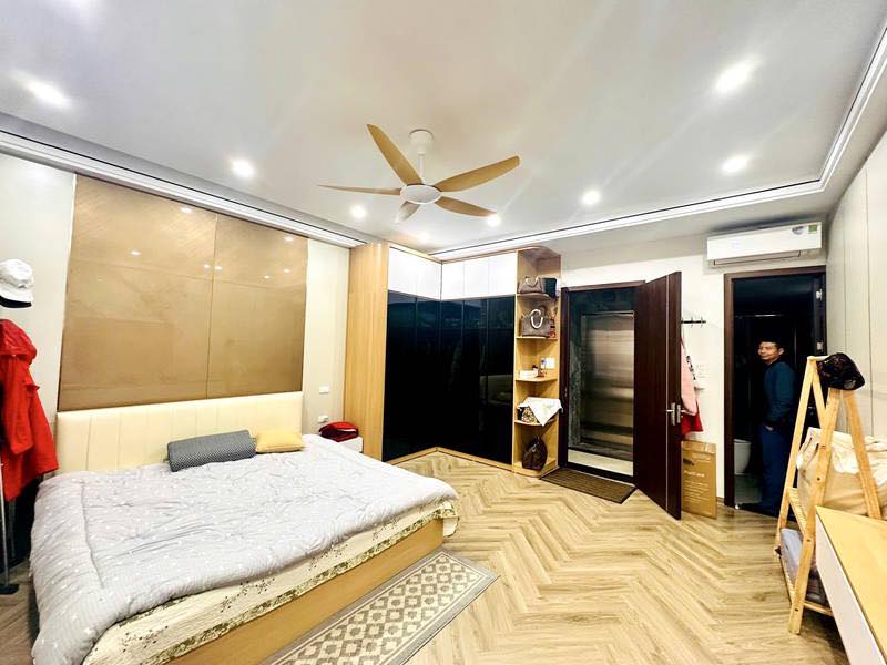 NHÀ ĐẸP MỚI TOANH - PHỐ Ái MỘ- LÔ GÓC - Ô TÔ VAÒ NHÀ, NGÕ THÔNG , KINH DOANH ĐỈNH, THANG MÁY CHẠY 2