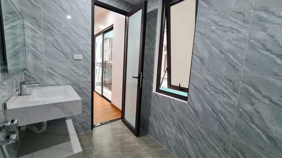 Chỉ 9 tỷ, Rước Nhà TT Quận Cầu Giấy, gần 40m2, 6 Tầng, Thang máy chạy vù vù, Ô Tô Đỗ Cửa, Kinh 3
