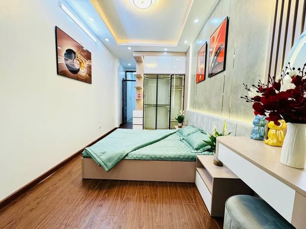 SIÊU HIẾM, 30m 6 TẦNG LÁNG HẠ, PHÂN KHÚC BẠT NGÀN KHÁCH. FULL NỘI THẤT GẦN PHỐ - GẦN Ô TÔ. GIÁ CÓ 3