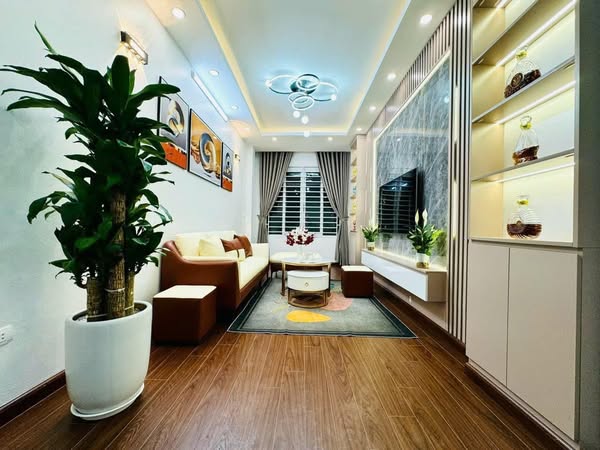 SIÊU HIẾM, 30m 6 TẦNG LÁNG HẠ, PHÂN KHÚC BẠT NGÀN KHÁCH. FULL NỘI THẤT GẦN PHỐ - GẦN Ô TÔ. GIÁ CÓ