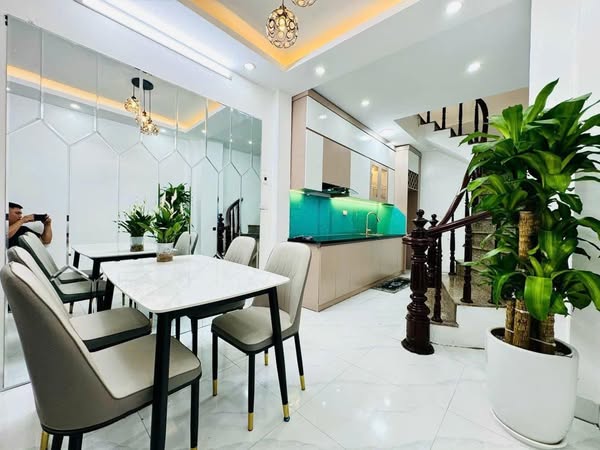 SIÊU HIẾM, 30m 6 TẦNG LÁNG HẠ, PHÂN KHÚC BẠT NGÀN KHÁCH. FULL NỘI THẤT GẦN PHỐ - GẦN Ô TÔ. GIÁ CÓ 2