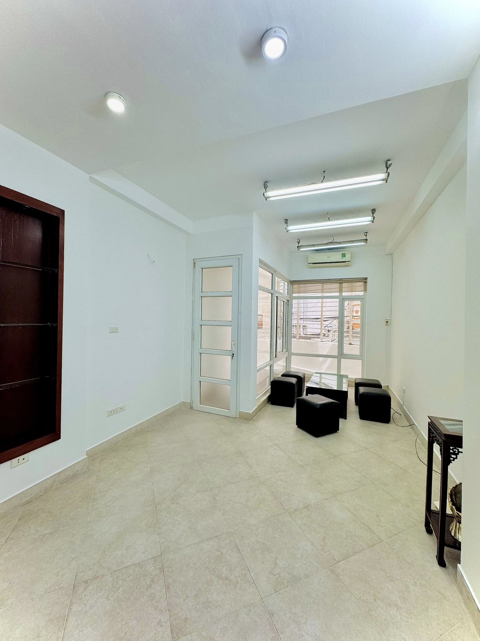 Nhà Nguyễn Thái Học 5 Tầng Mặt Tiền 4.5M 16.2 Tỷ Ngõ Rộng Sạch Gần phố 3