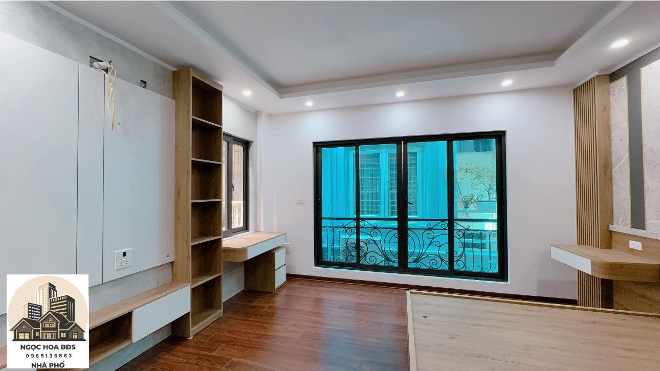 LÕI BA ĐÌNH - 40m2 - 6T - Chỉ 8,3 Tỷ - NGÕ THÔNG -THANG MÁY CHẠY VÙ VÙ - 2 THOÁNG