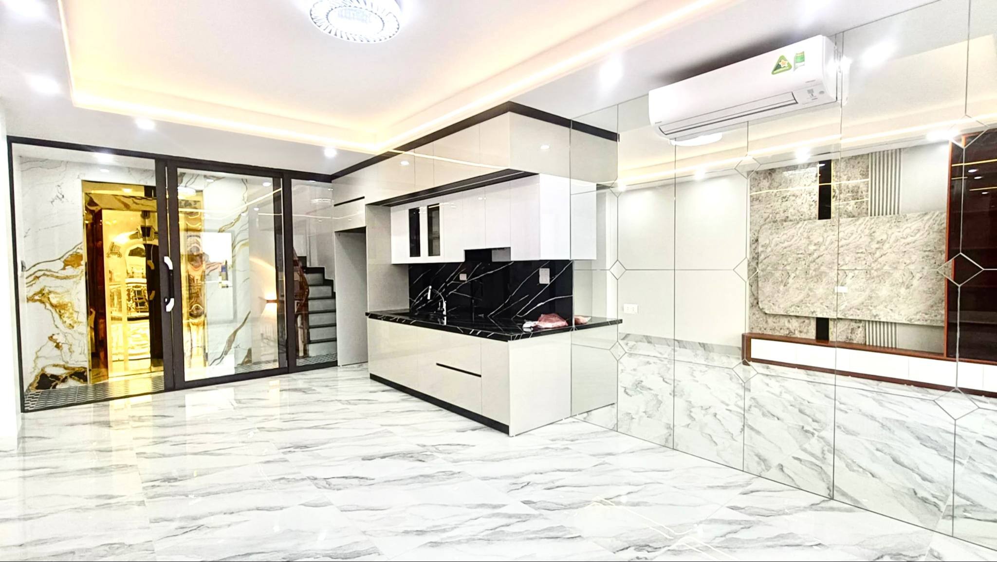 BÁN NHÀ HOÀNG MAI – MẶT PHỐ - 40M2 - 18.3 TỶ – THANG MÁY – Ô TÔ  - KINH DOANH 2