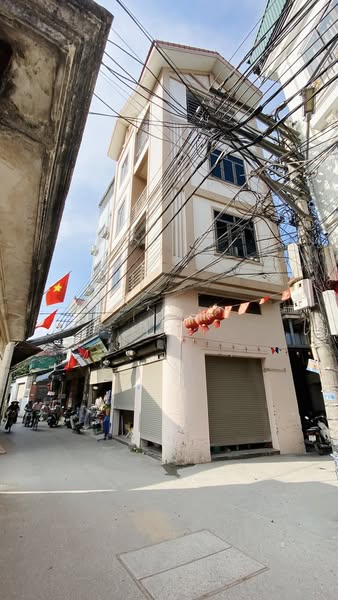 Cần t.i.ề.n bán gấp nhà phố LÔ GÓC 33m MT 11m, 2 THOÁNG - hiện đang KINH DOANH phòng khám giá hơn